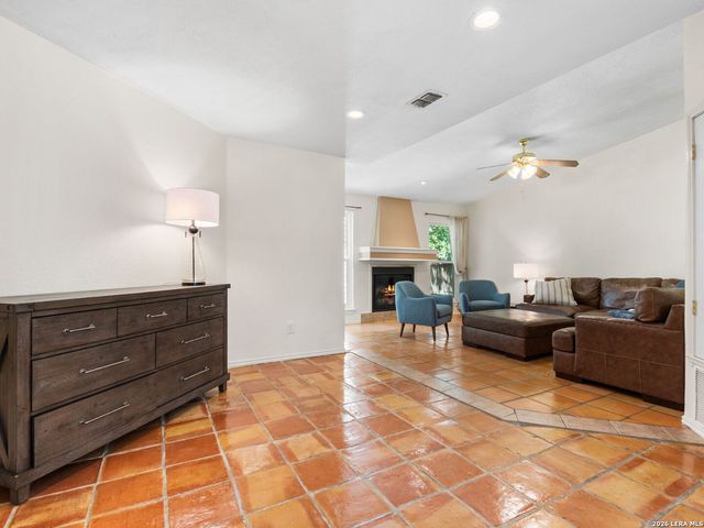 115 BENTWOOD DR, Boerne, TX 78006