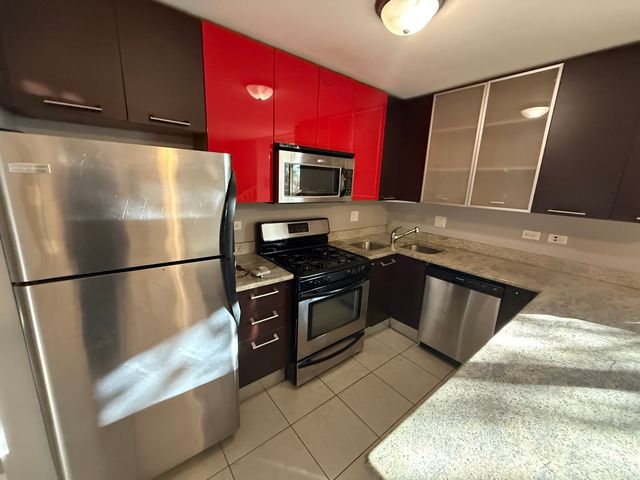 6954 N Greenview Avenue 102, Chicago, IL 60626