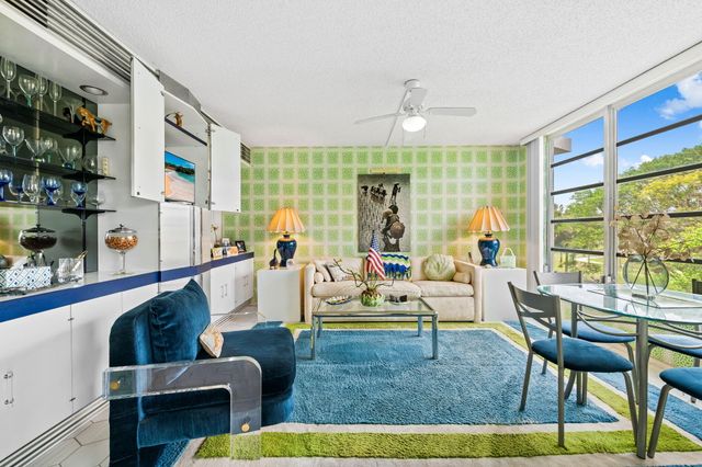 3960 Oaks Clubhouse Drive 304, Pompano Beach, FL 33069