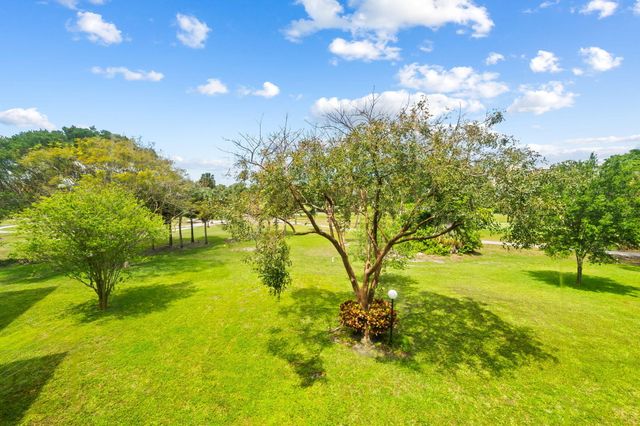 3960 Oaks Clubhouse Drive 304, Pompano Beach, FL 33069