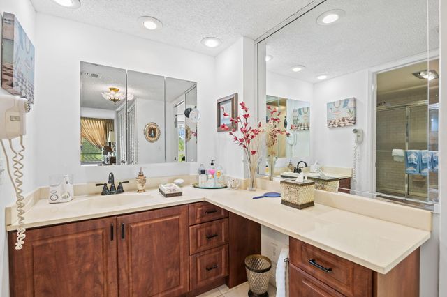 3960 Oaks Clubhouse Drive 304, Pompano Beach, FL 33069