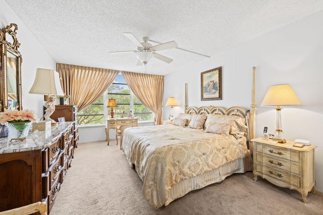 3960 Oaks Clubhouse Drive 304, Pompano Beach, FL 33069