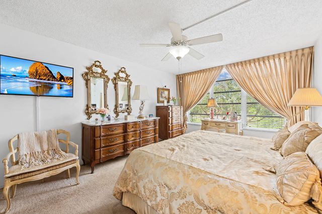 3960 Oaks Clubhouse Drive 304, Pompano Beach, FL 33069