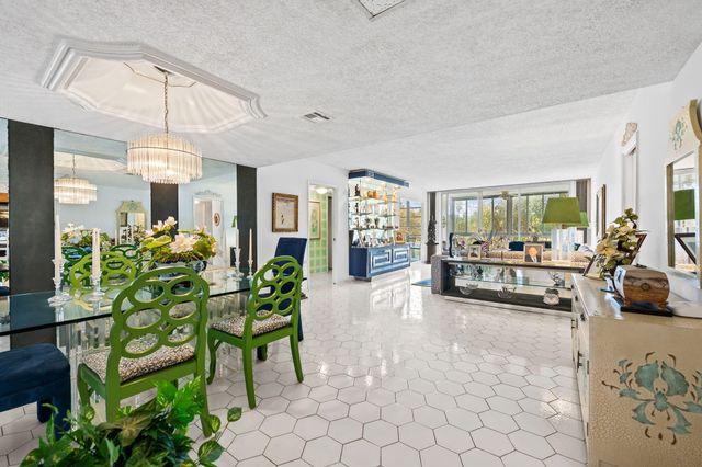 3960 Oaks Clubhouse Drive 304, Pompano Beach, FL 33069