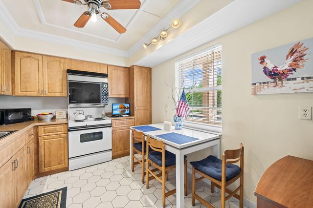 3960 Oaks Clubhouse Drive 304, Pompano Beach, FL 33069