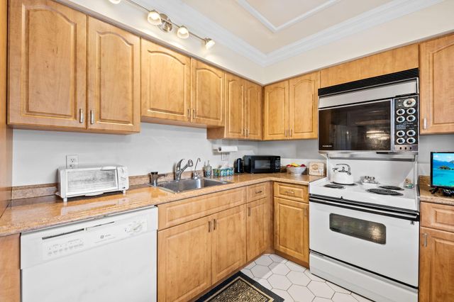 3960 Oaks Clubhouse Drive 304, Pompano Beach, FL 33069