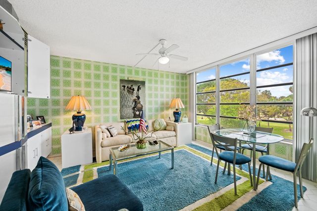 3960 Oaks Clubhouse Drive 304, Pompano Beach, FL 33069