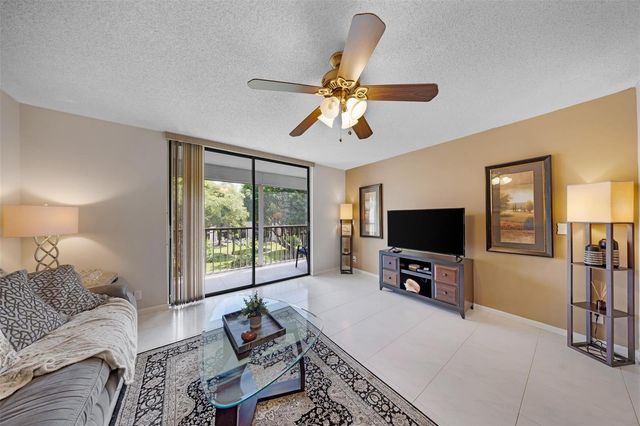 5250 Las Verdes Circle 317, Delray Beach, FL 33484