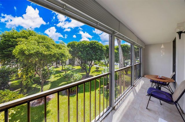 5250 Las Verdes Circle 317, Delray Beach, FL 33484