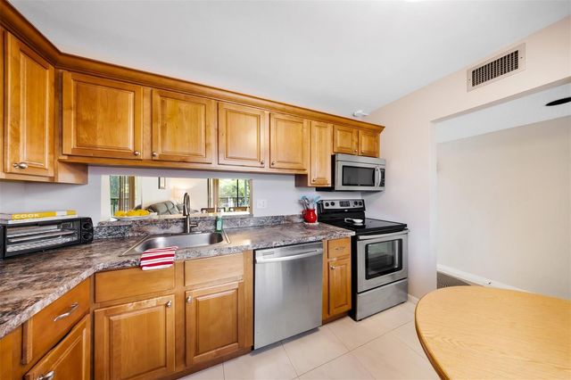 5250 Las Verdes Circle 317, Delray Beach, FL 33484