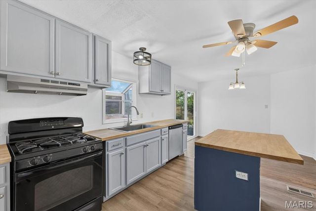 7017 Foxcroft Drive, St Louis, MO 63123