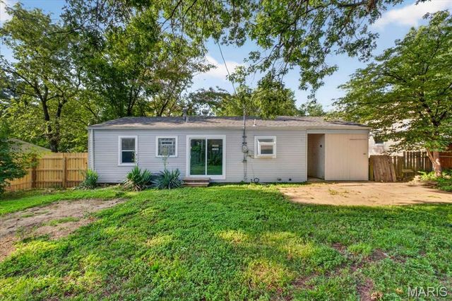 7017 Foxcroft Drive, St Louis, MO 63123