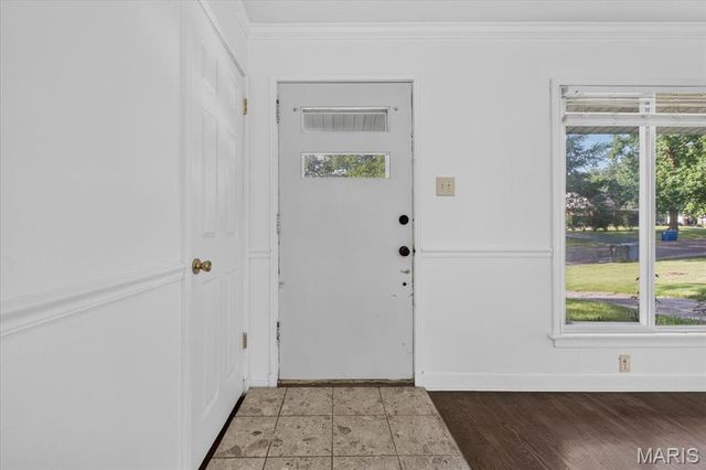7017 Foxcroft Drive, St Louis, MO 63123