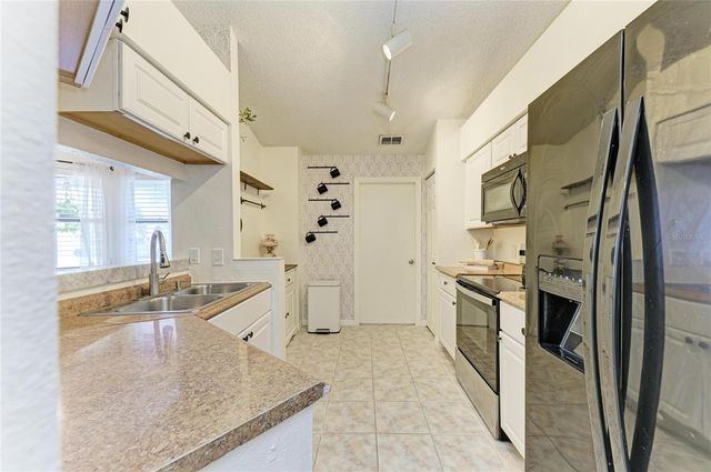 3543 65TH AVENUE CIRCLE E, Sarasota, FL 34243