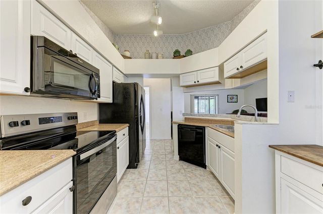 3543 65TH AVENUE CIRCLE E, Sarasota, FL 34243