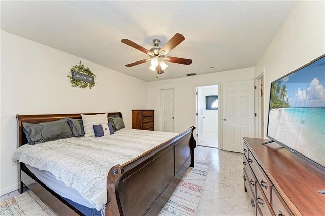 3543 65TH AVENUE CIRCLE E, Sarasota, FL 34243