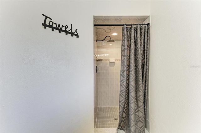 3543 65TH AVENUE CIRCLE E, Sarasota, FL 34243