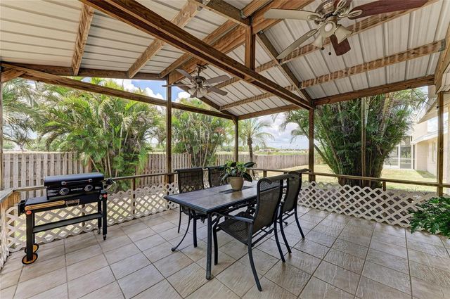 3543 65TH AVENUE CIRCLE E, Sarasota, FL 34243