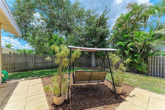 3543 65TH AVENUE CIRCLE E, Sarasota, FL 34243