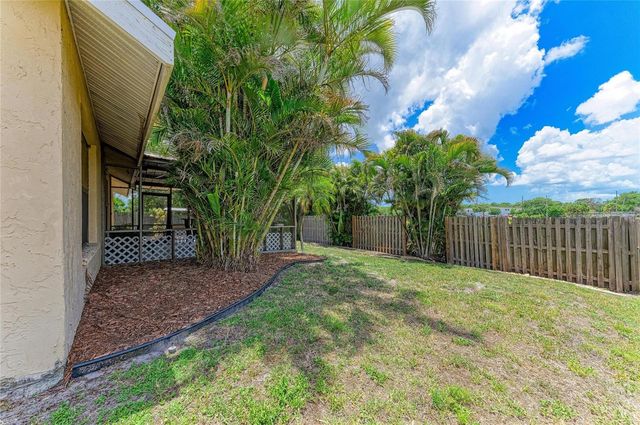 3543 65TH AVENUE CIRCLE E, Sarasota, FL 34243