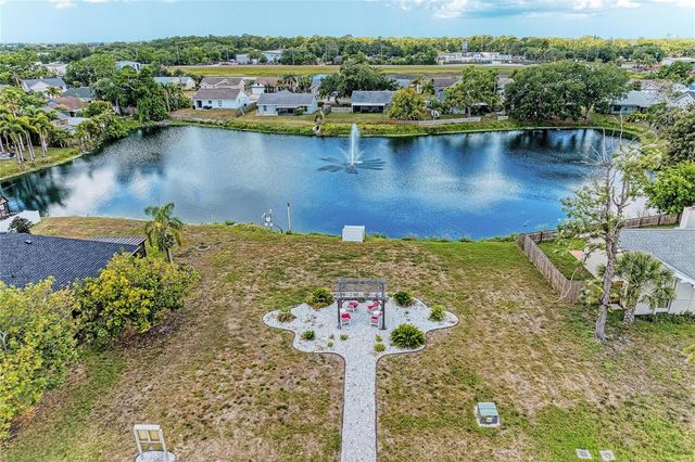 3543 65TH AVENUE CIRCLE E, Sarasota, FL 34243