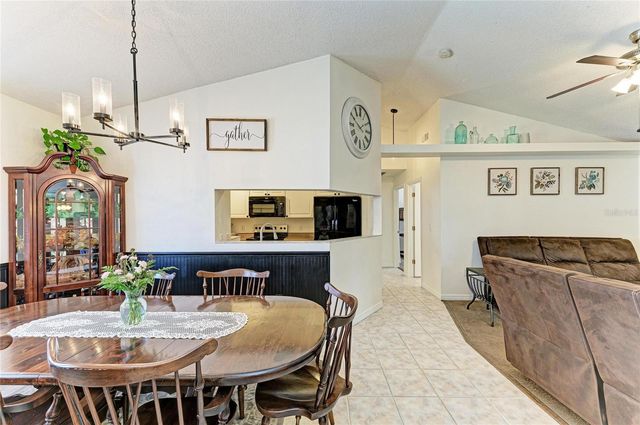 3543 65TH AVENUE CIRCLE E, Sarasota, FL 34243