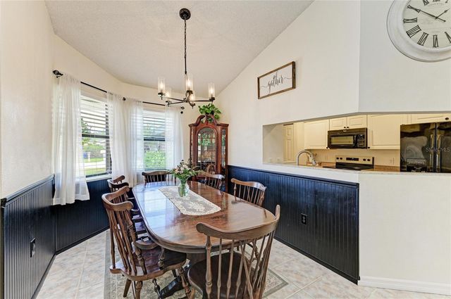 3543 65TH AVENUE CIRCLE E, Sarasota, FL 34243
