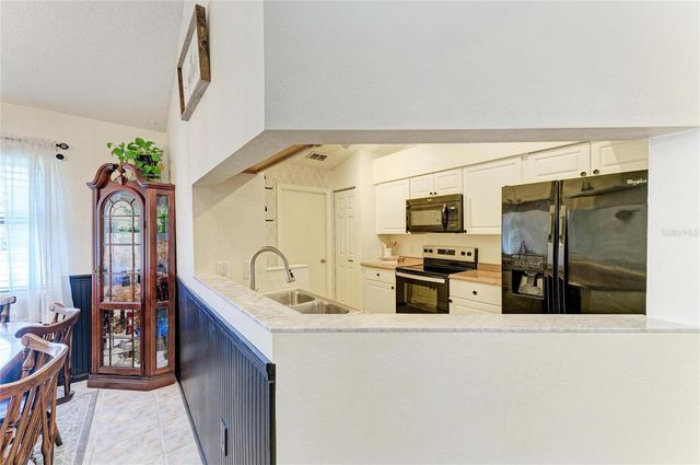 3543 65TH AVENUE CIRCLE E, Sarasota, FL 34243