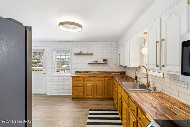 5208 Alpine Way, Louisville, KY 40214