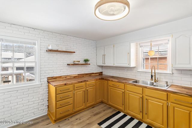 5208 Alpine Way, Louisville, KY 40214