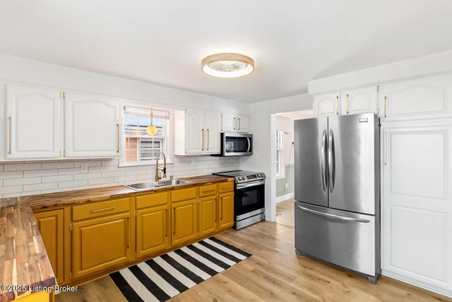 5208 Alpine Way, Louisville, KY 40214