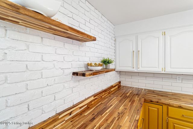 5208 Alpine Way, Louisville, KY 40214