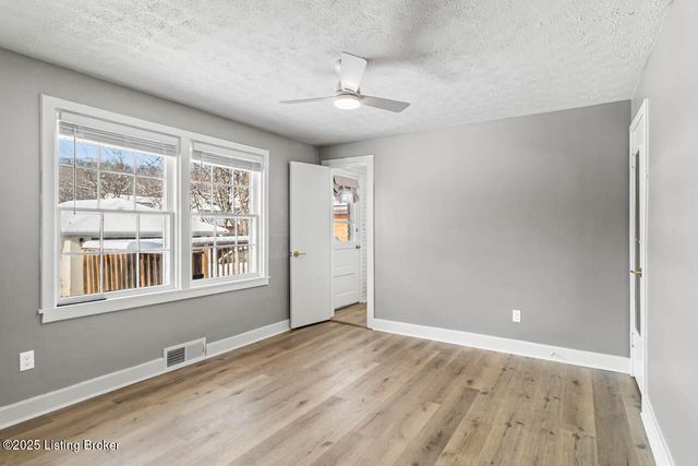 5208 Alpine Way, Louisville, KY 40214