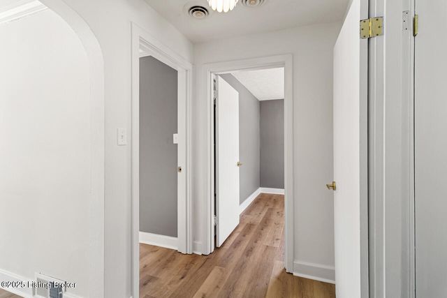 5208 Alpine Way, Louisville, KY 40214