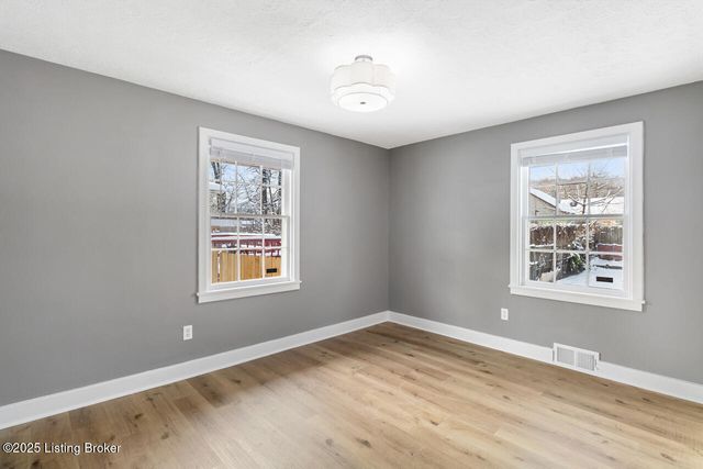 5208 Alpine Way, Louisville, KY 40214