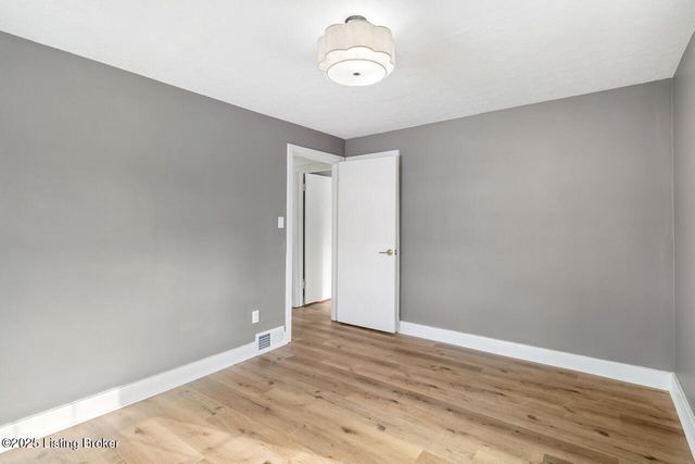 5208 Alpine Way, Louisville, KY 40214