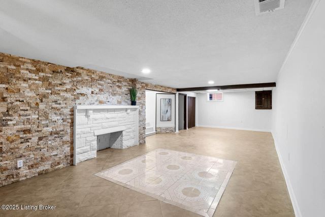 5208 Alpine Way, Louisville, KY 40214