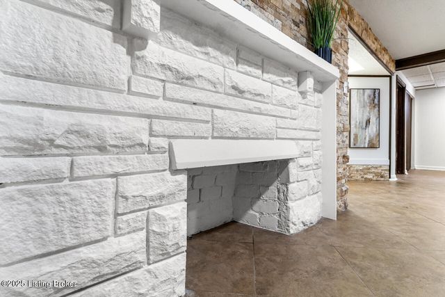 5208 Alpine Way, Louisville, KY 40214