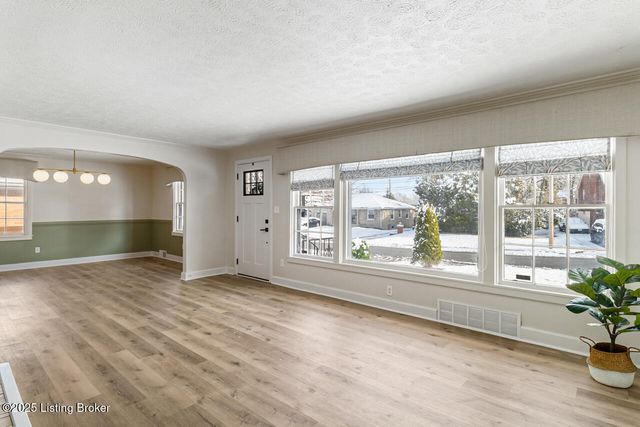 5208 Alpine Way, Louisville, KY 40214