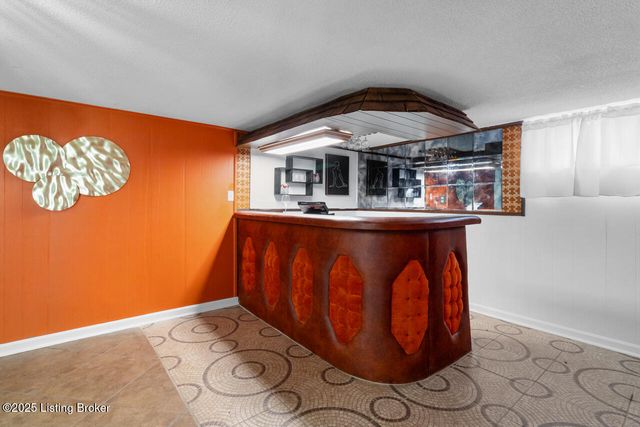 5208 Alpine Way, Louisville, KY 40214