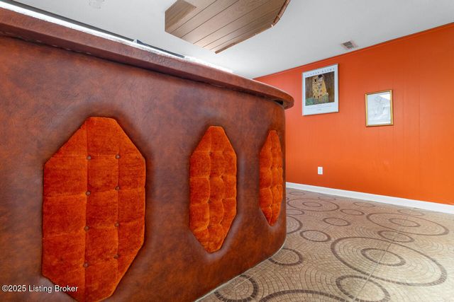 5208 Alpine Way, Louisville, KY 40214