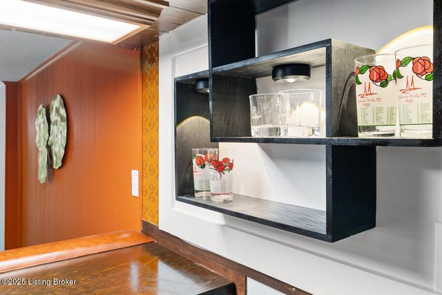 5208 Alpine Way, Louisville, KY 40214