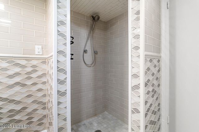 5208 Alpine Way, Louisville, KY 40214