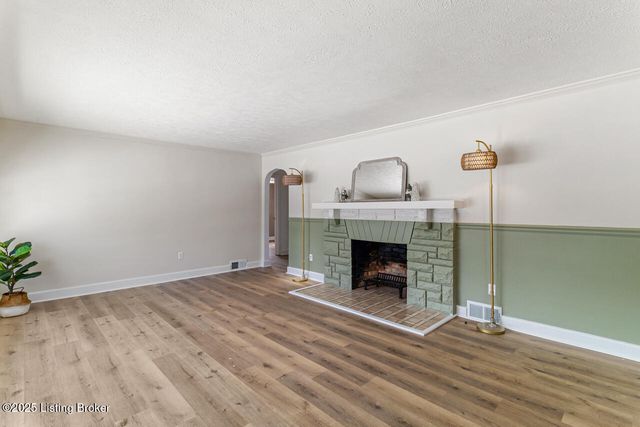 5208 Alpine Way, Louisville, KY 40214