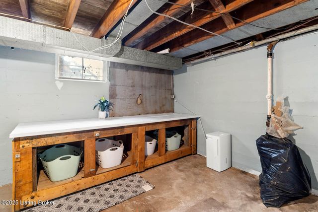 5208 Alpine Way, Louisville, KY 40214