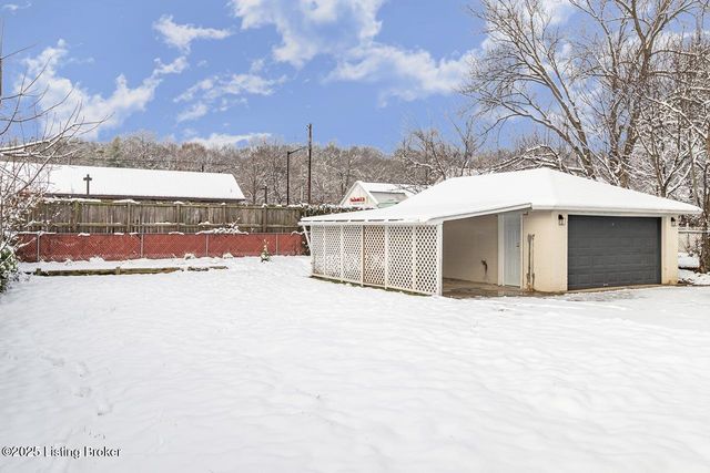 5208 Alpine Way, Louisville, KY 40214