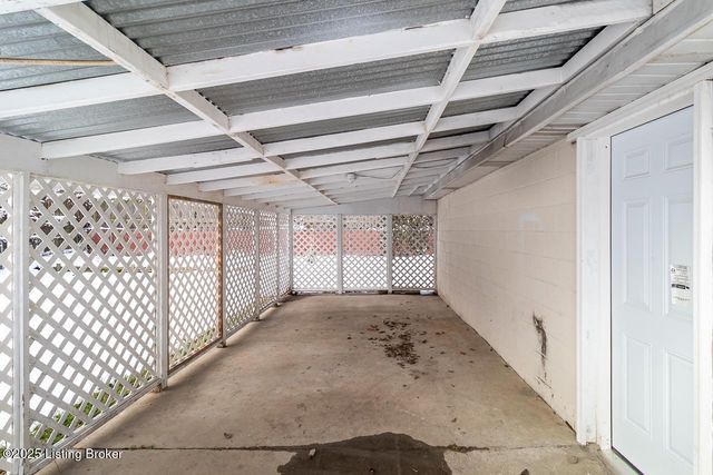 5208 Alpine Way, Louisville, KY 40214