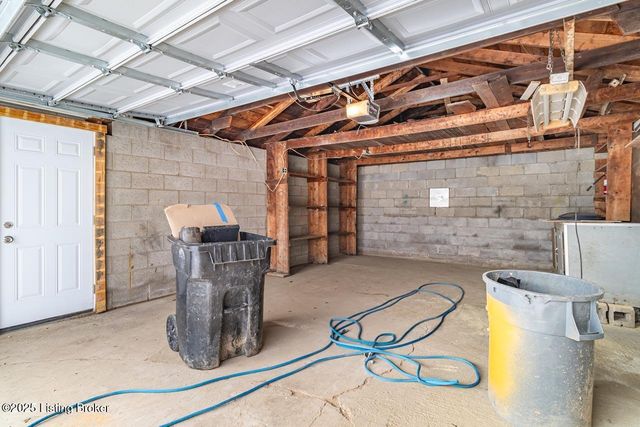 5208 Alpine Way, Louisville, KY 40214