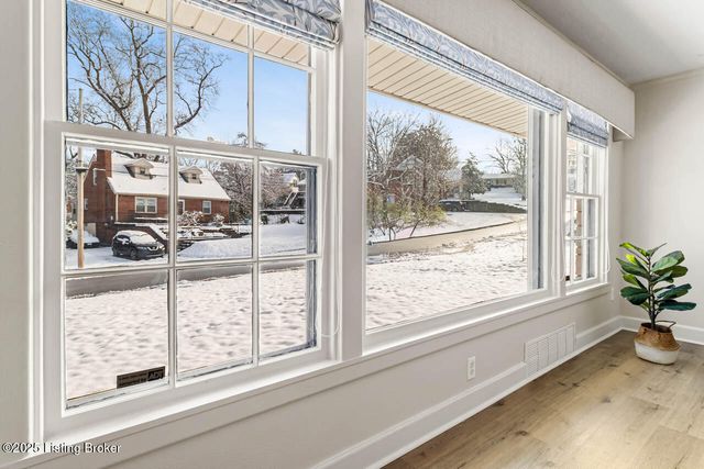 5208 Alpine Way, Louisville, KY 40214