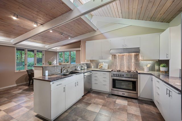 1875 Troy Lane N, Plymouth, MN 55447